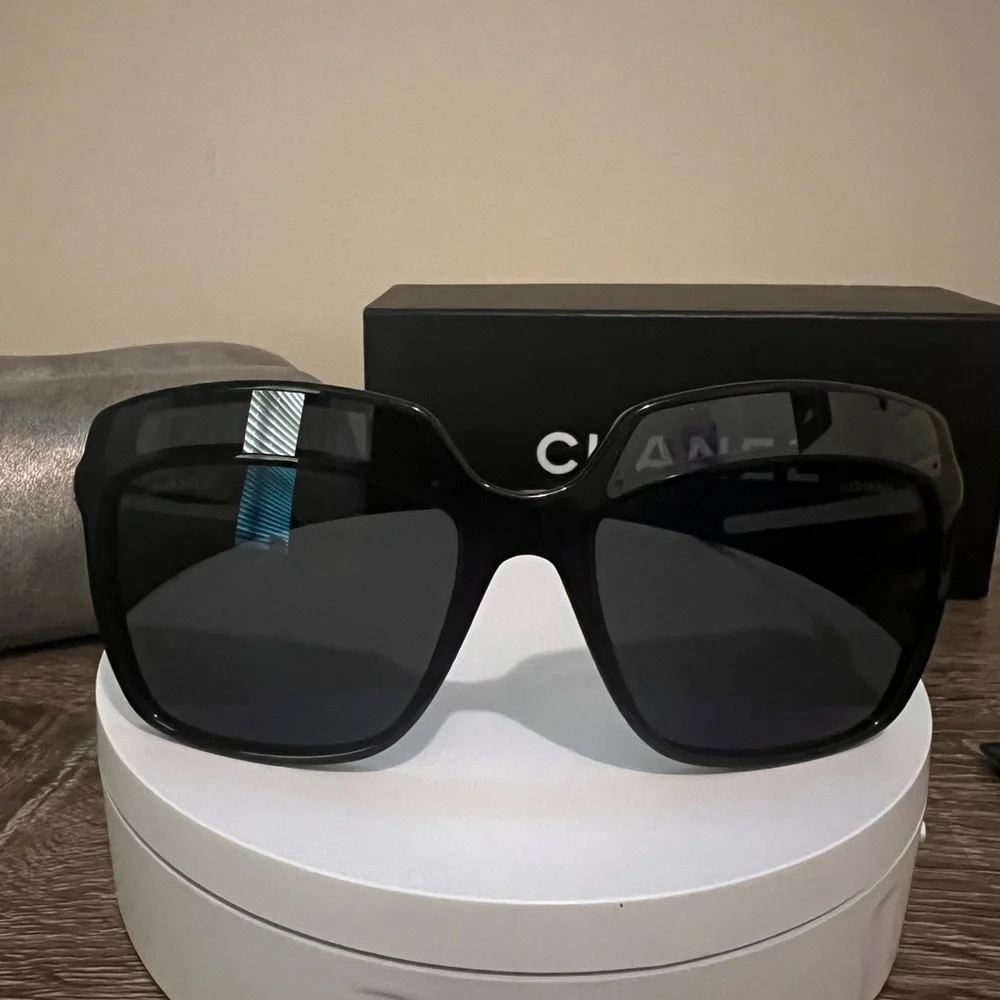 CHANEL 5378 NWOT Square Sunglasses with Grey/Blue Mirror lenses.